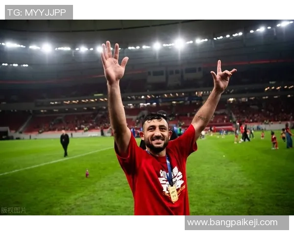 足球明星高高白白的魅力与风采在绿茵场上闪耀光芒